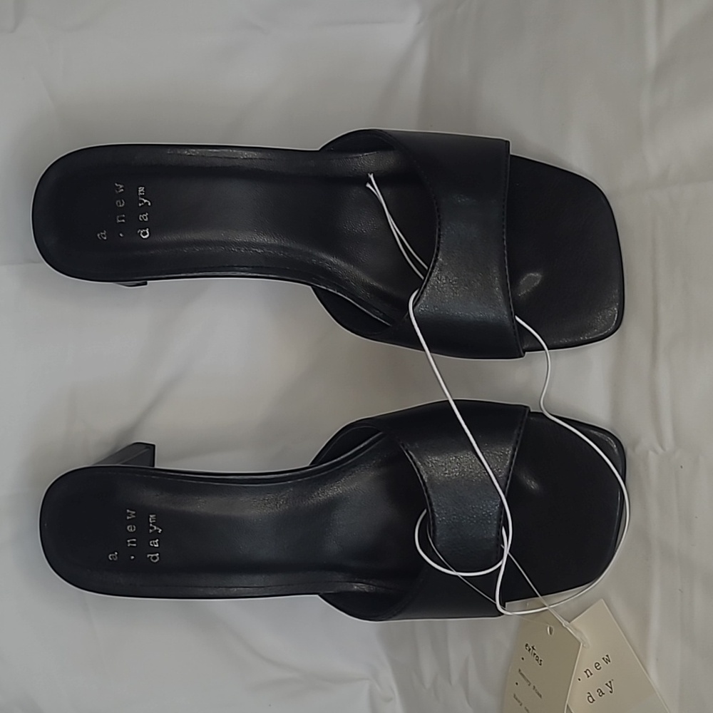 NWT a new day Lindie heels sz 5